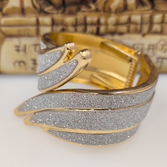 Elegant Gold and Silver Interwoven Hinged Bracelet - Picture 4 of 7